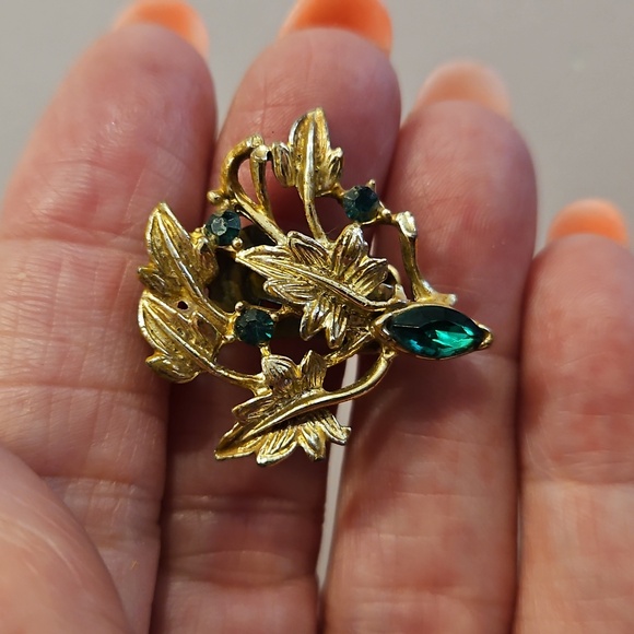 Lot Of 3 Vintage clip on and screw earrings green red rhinestones Gold Tone - Picture 3 of 10